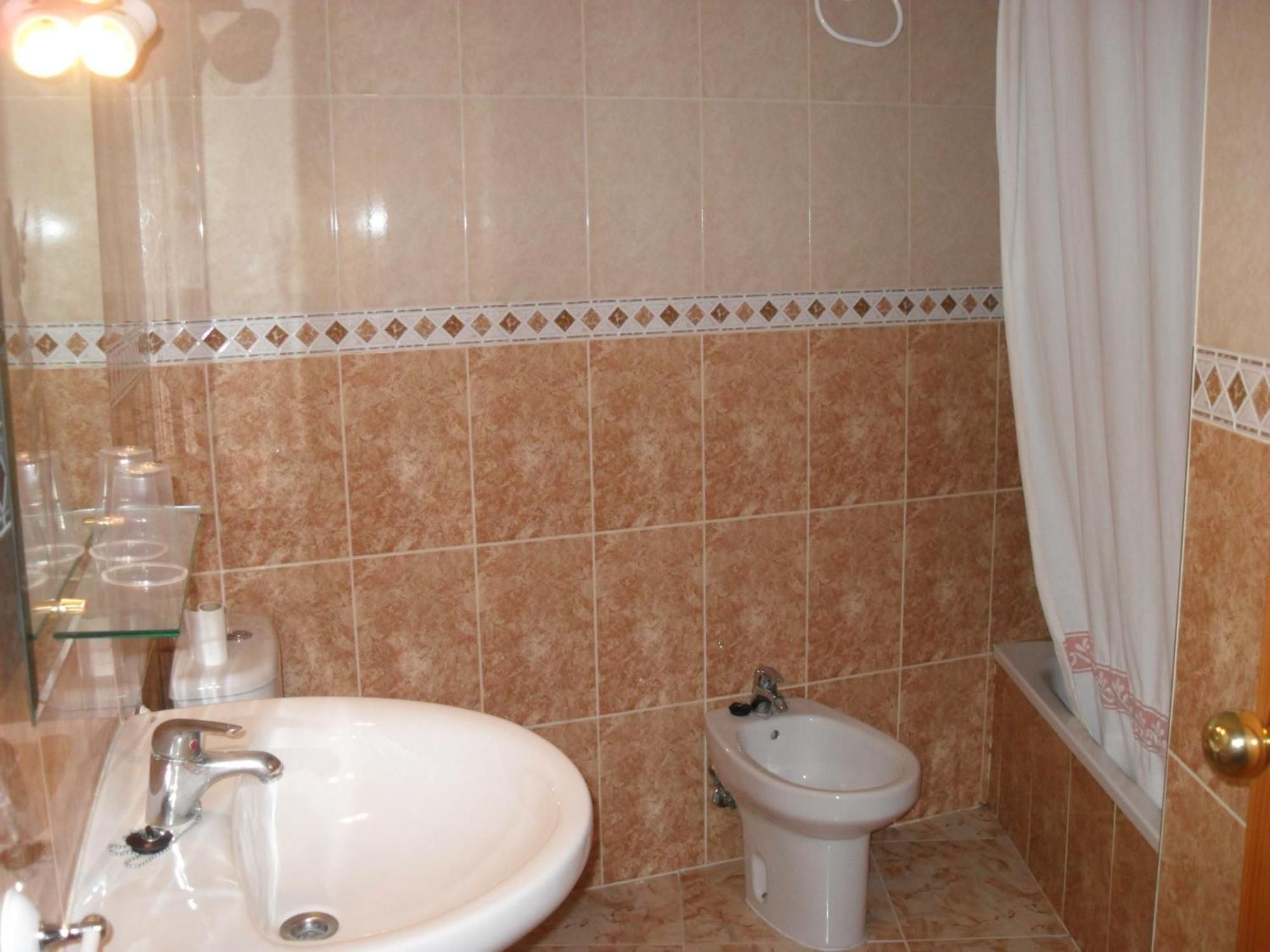 Hostal La Paz Ossa de Montiel Værelse billede