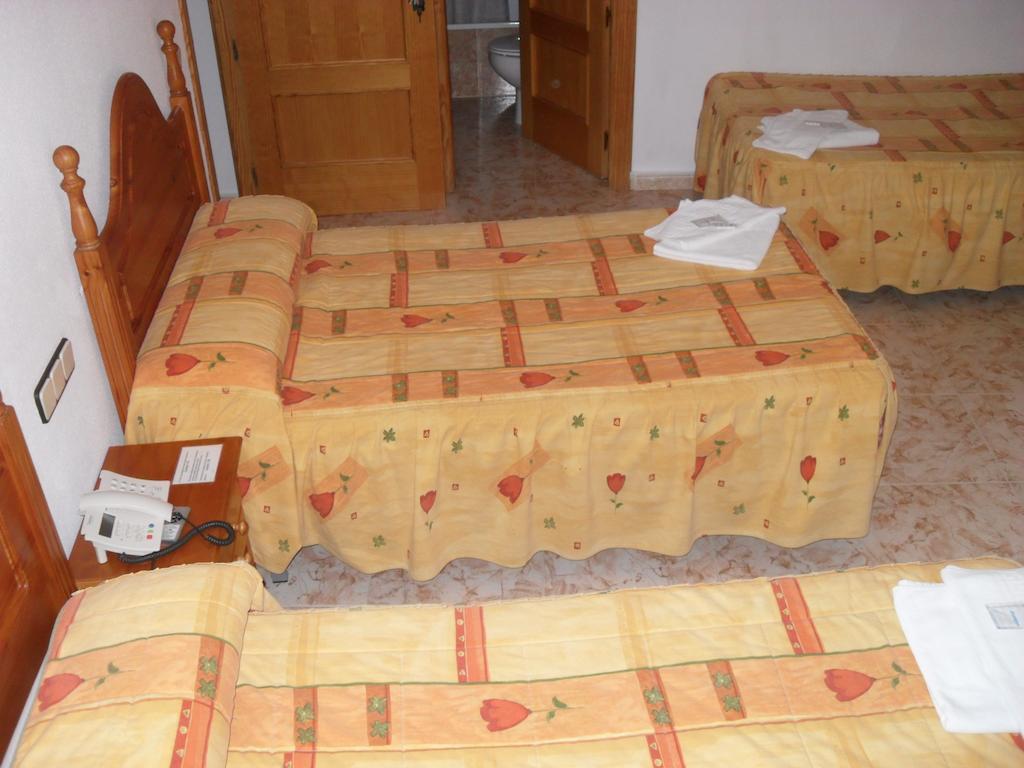 Hostal La Paz Ossa de Montiel Værelse billede